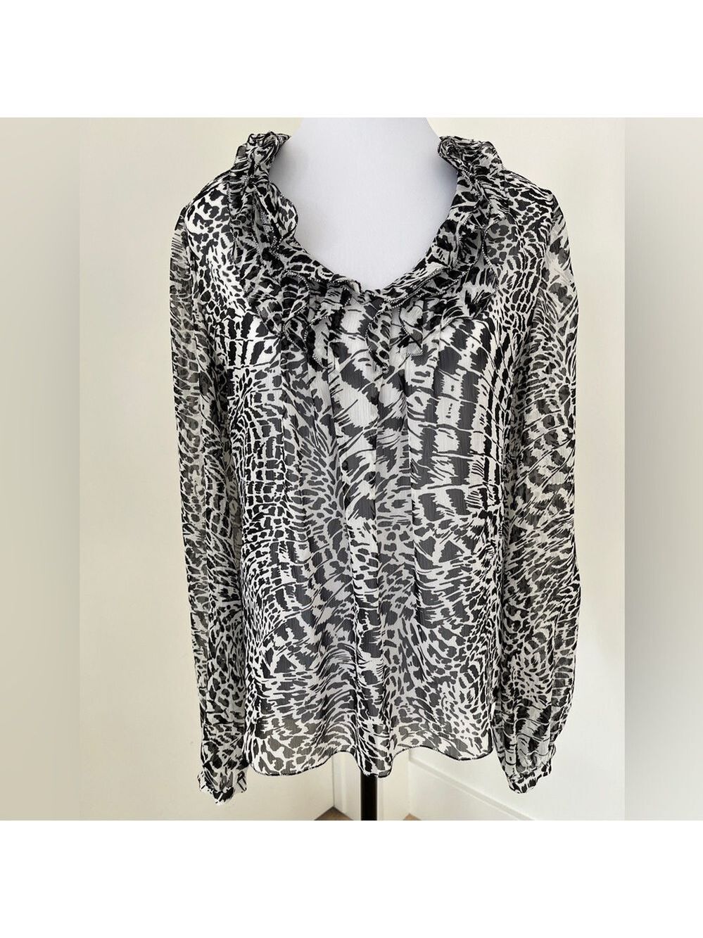 TAHARI Sheer Pullover Scoop Neck Ruffle Animal Print Long Sleeve Blouse Feminine